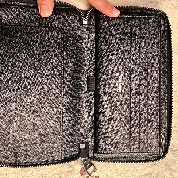 Louis Vuitton Zippy Organizer
Damier Graphite Canvas Black - Picture 4 of 9